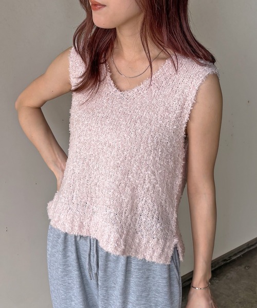 ISOOK（アイスー）の「【ISOOK / アイスー】チョウチョヤーンニットベスト / フェザーヤーン Vネック サマーニット 春夏ニット レイヤード ノースリーブ ZOZOTOWN限定（タンクトップ・レディース・ピンク/イエロー/アイボリー・FREE）」の3枚目の写真