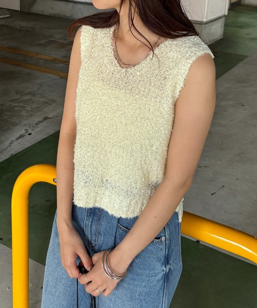 ISOOK（アイスー）の「【ISOOK / アイスー】チョウチョヤーンニットベスト / フェザーヤーン Vネック サマーニット 春夏ニット レイヤード ノースリーブ ZOZOTOWN限定（タンクトップ・レディース・ピンク/イエロー/アイボリー・FREE）」の2枚目の写真