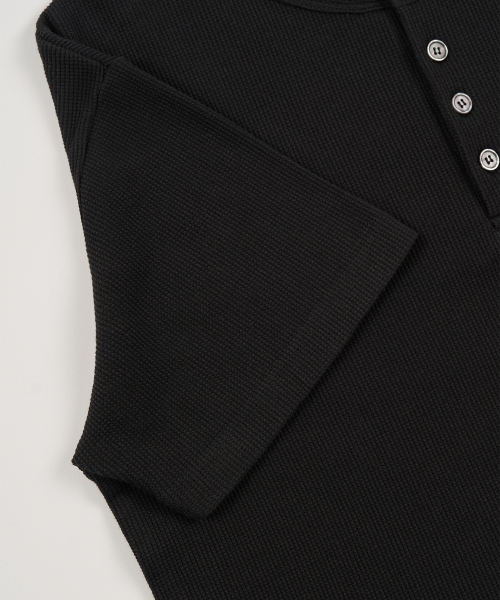 EXCONTAINER(エックスコンテナ)の「ヘンリーネックワッフルハーフスリーブ(ブラック)(Tシャツ/カットソー・メンズ・その他・MEDIUM/LARGE/X-LARGE)」の5枚目の写真