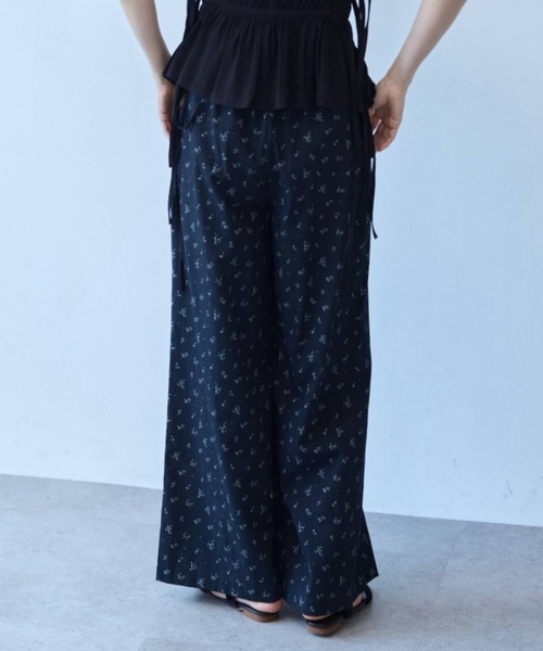 flaeu(フラユ)の「Flower Print Easy Pants(その他パンツ・レディース・アイボリー/ブラック・FREE)」の8枚目の写真
