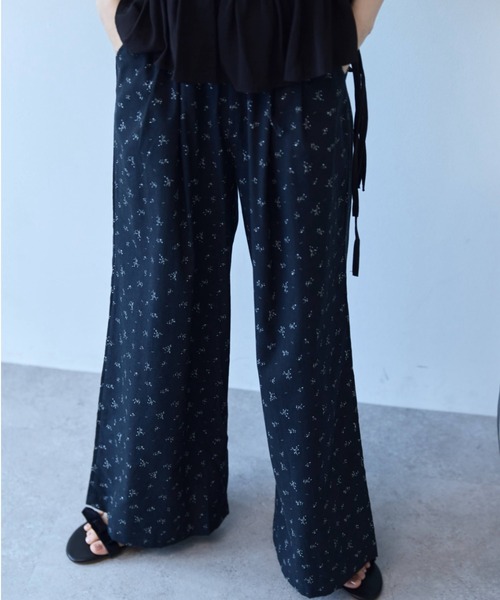 flaeu(フラユ)の「Flower Print Easy Pants(その他パンツ・レディース・アイボリー/ブラック・FREE)」の7枚目の写真