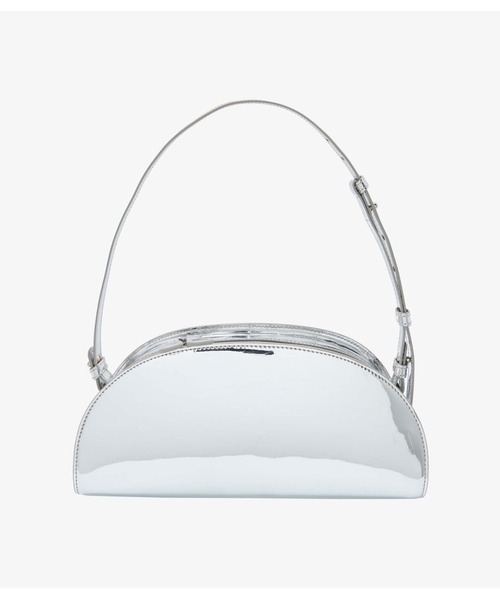 A.P.C.（アーペーセー）の「SAC DEMI-LUNE SHOULDER（ショルダーバッグ・レディース・シルバー・ONESIZE）」の4枚目の写真