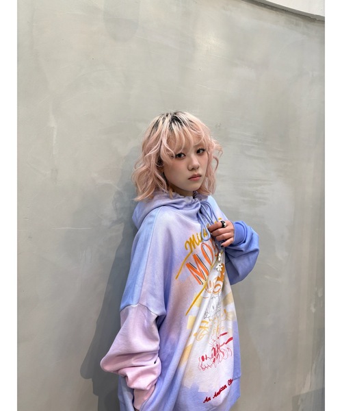 Desigual(デシグアル)の「Mickey Tie-Dye Gradient Hoodie/ミッキータイダイグラデーションパーカー(スウェット・レディース・レッド・XS/S/M/L/XL)」の9枚目の写真