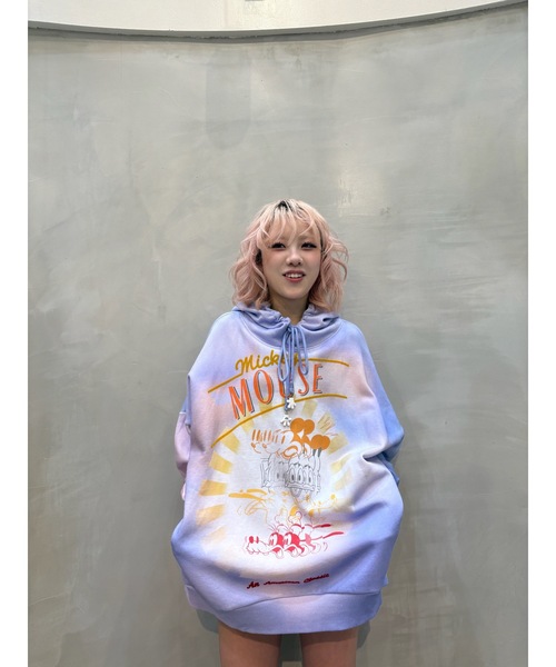Desigual(デシグアル)の「Mickey Tie-Dye Gradient Hoodie/ミッキータイダイグラデーションパーカー(スウェット・レディース・レッド・XS/S/M/L/XL)」の4枚目の写真