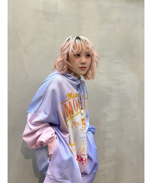 Desigual(デシグアル)の「Mickey Tie-Dye Gradient Hoodie/ミッキータイダイグラデーションパーカー(スウェット・レディース・レッド・XS/S/M/L/XL)」の8枚目の写真