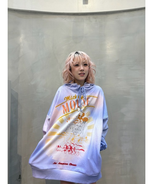 Desigual(デシグアル)の「Mickey Tie-Dye Gradient Hoodie/ミッキータイダイグラデーションパーカー(スウェット・レディース・レッド・XS/S/M/L/XL)」の11枚目の写真