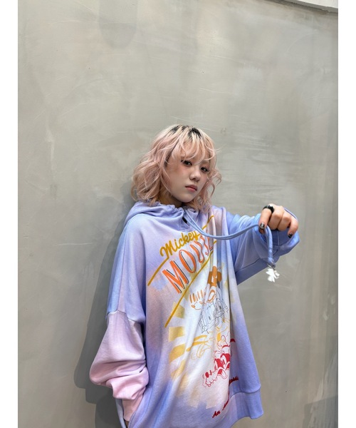 Desigual(デシグアル)の「Mickey Tie-Dye Gradient Hoodie/ミッキータイダイグラデーションパーカー(スウェット・レディース・レッド・XS/S/M/L/XL)」の12枚目の写真