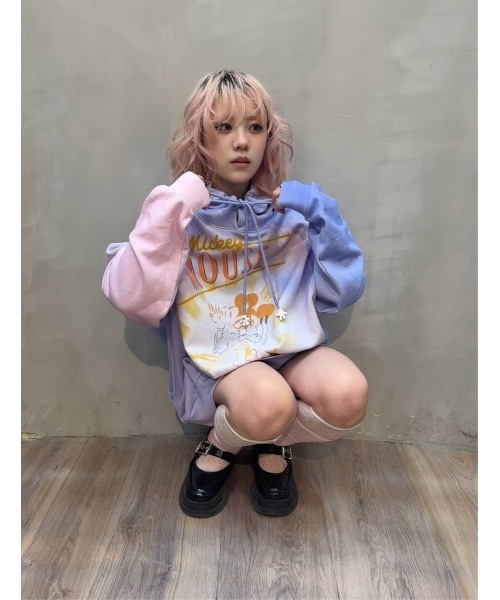 Desigual(デシグアル)の「Mickey Tie-Dye Gradient Hoodie/ミッキータイダイグラデーションパーカー(スウェット・レディース・レッド・XS/S/M/L/XL)」の14枚目の写真
