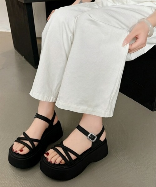 gossip!ロサンゼルス(ゴシップロサンゼルス)の「【Y2Kガーリー】レトロクロスコードストラップ厚底プラットフォームローマサンダル(サンダル・レディース・ブラック/シルバー/オフホワイト・XL/S/M/L)」の15枚目の写真