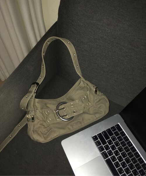 ORDINARY HOLIDAY（オーディナリー ホリデー）の「BELTED DETAIL BAG [CHARCOAL]（ショルダーバッグ・レディース・その他・FREE）」の5枚目の写真