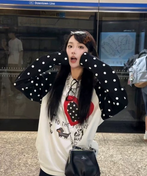 Ritzy(リッツィー)の「ドット柄ラグランハートプリントロング T シャツ(Tシャツ/カットソー・レディース・A/グレー×サックスブルー/ホワイト×ブラック・M)」の1枚目の写真