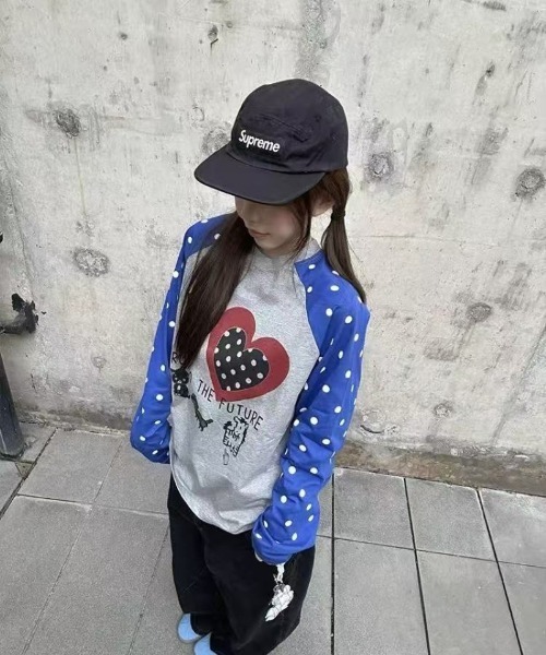 Ritzy(リッツィー)の「ドット柄ラグランハートプリントロング T シャツ(Tシャツ/カットソー・レディース・A/グレー×サックスブルー/ホワイト×ブラック・M)」の16枚目の写真