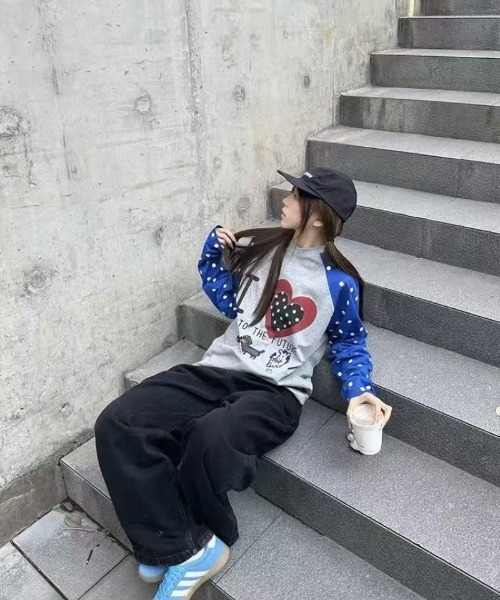 Ritzy(リッツィー)の「ドット柄ラグランハートプリントロング T シャツ(Tシャツ/カットソー・レディース・A/グレー×サックスブルー/ホワイト×ブラック・M)」の17枚目の写真