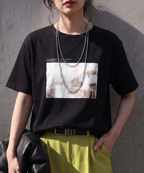 SELECT LEVERY(セレクトリベリー)の「フォトプリントTシャツ(Tシャツ/カットソー・レディース・チャコール/オフホワイト/ブラック・FREE)」の2枚目の写真