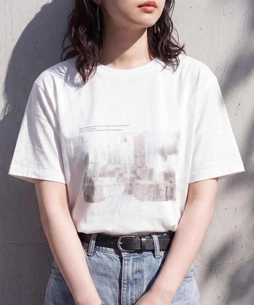 SELECT LEVERY(セレクトリベリー)の「フォトプリントTシャツ(Tシャツ/カットソー・レディース・チャコール/オフホワイト/ブラック・FREE)」の4枚目の写真