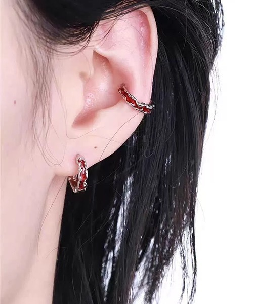 WARAIJOGO(ワライジョウゴ)の「【WARAIJOGO】EK440/レッドワンポイントフープリングピアス/メンズ/両耳用(NEZ)(ピアス(両耳用)・メンズ・シルバー・FREE)」の2枚目の写真
