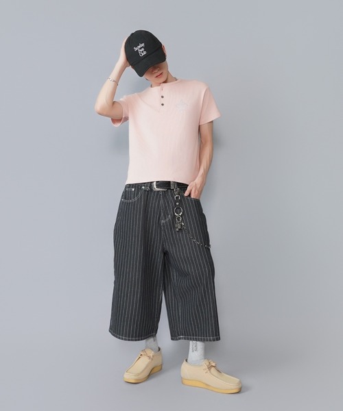 SPINNS(スピンズ)の「短丈ヘンリーネックTシャツ/クロス/ラインストーンワンポイントロゴ/テレコリブ素材(Tシャツ/カットソー・メンズ・ホワイト/ブラック/ピンク・ONESIZE)」の19枚目の写真