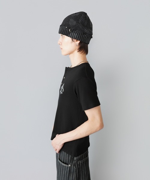 SPINNS(スピンズ)の「短丈ヘンリーネックTシャツ/クロス/ラインストーンワンポイントロゴ/テレコリブ素材(Tシャツ/カットソー・メンズ・ホワイト/ブラック/ピンク・ONESIZE)」の14枚目の写真