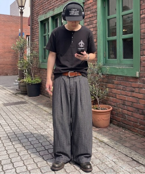 SPINNS(スピンズ)の「短丈ヘンリーネックTシャツ/クロス/ラインストーンワンポイントロゴ/テレコリブ素材(Tシャツ/カットソー・メンズ・ホワイト/ブラック/ピンク・ONESIZE)」の21枚目の写真