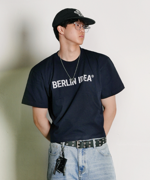 THE MILE(ザマイル)の「ベルリンアイデアガーメンツクロップクルーネック_NAVY(Tシャツ/カットソー・メンズ・その他・SMALL/MEDIUM/LARGE/X-LARGE)」の1枚目の写真