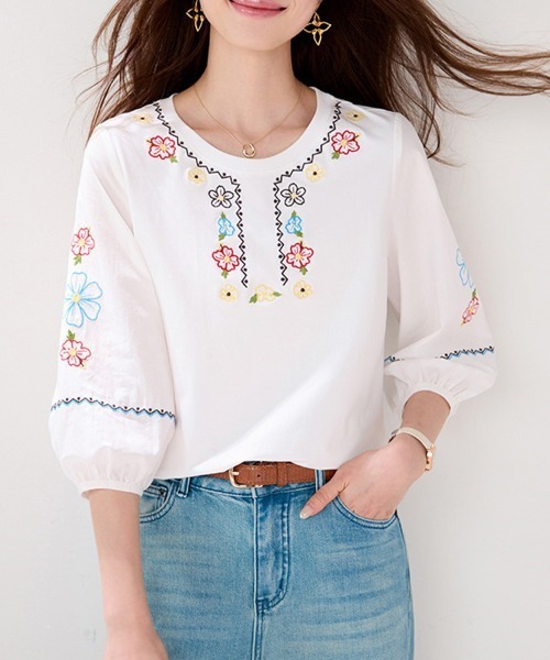 ReRe(リリ)の「カラフル刺繍七分袖ブラウス(シャツ/ブラウス・レディース・ホワイト・MEDIUM/X-LARGE/LARGE)」の2枚目の写真