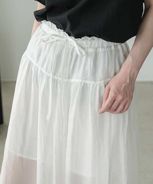 mili an deni(ミリアンデニ)の「シアーギャザーワイドパンツ(その他パンツ・レディース・オフホワイト/ブラック・M)」の15枚目の写真