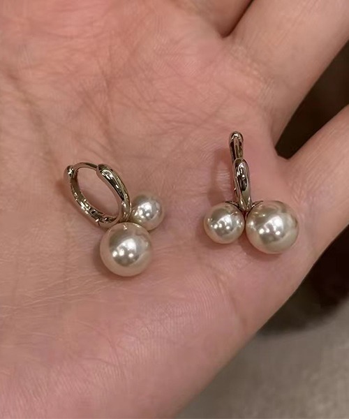 VIBGYOR(ヴィブジョー)の「モカムースダブルパール風ピアス/両耳用/レディース(T3)(ピアス(両耳用)・レディース・ゴールド・FREE)」の2枚目の写真