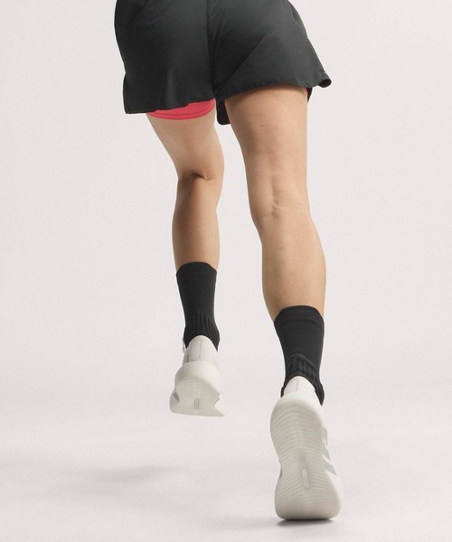 adidas(アディダス)の「ハイパーブースト エッジ ランニング / HYPERBOOST EDGE Running / ランニングシューズ / アディダス adidas(スニーカー・レディース・ホワイト×シルバー・22.0cm/22.5cm/23.0cm/23.5cm/24.0cm/24.5cm/25.0cm/25.5cm/26.0cm)」の12枚目の写真