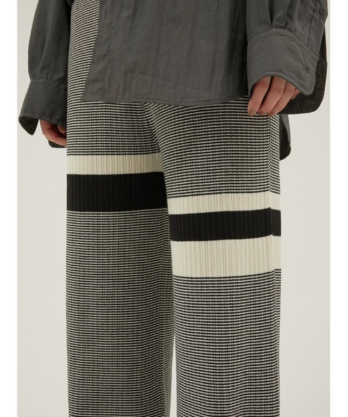 LA PEAU DE GEM(ラポドゥジェム)の「【LA PEAU DE GEM】multi border knit pants/マルチボーダーニットパンツ(その他パンツ・レディース・ブラック/ブラウン・MEDIUM/SMALL)」の13枚目の写真
