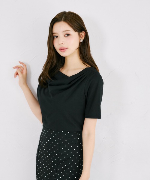 tocco closet(トッコ クローゼット)の「UVカット&接触冷感♪ドレープカットプルオーバー(Tシャツ/カットソー・レディース・ブラック/ダークグレー/オフホワイト・M)」の15枚目の写真
