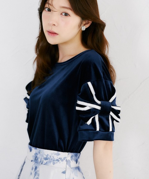 tocco closet(トッコ クローゼット)の「【ZOZO限定】袖リボンベロア半袖トップス(Tシャツ/カットソー・レディース・ブラック/ネイビー/グレー/アイボリー・M)」の4枚目の写真