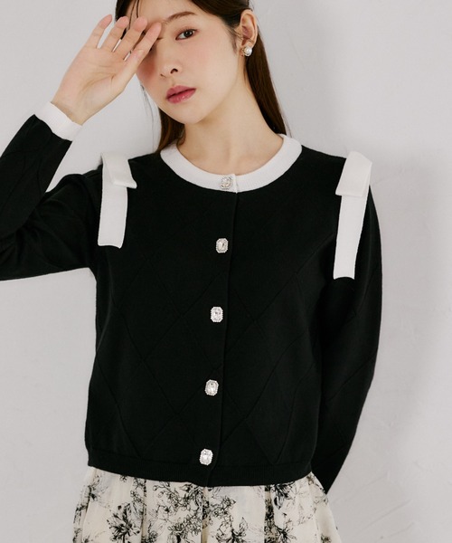 tocco closet（トッコ　クローゼット）の「肩リボン付き透かしアーガイルニットカーディガン（カーディガン/ボレロ・レディース・ブラック/オフホワイト・M）」の2枚目の写真