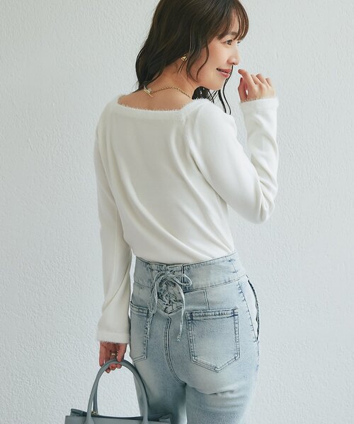 La boutique BonBon(ラブティックボンボン)の「【お上品ふわふわ】スクエアネックファーヤーントリムニット(ニット/セーター・レディース・ブラック/ホワイト/ライトグレー/サックスブルー・FREE)」の7枚目の写真