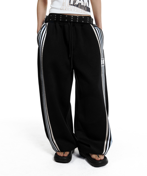 AAKAM（アーカム）の「Line Taped Track Pants (Black)（スウェットパンツ・レディース・その他・1/2）」の4枚目の写真