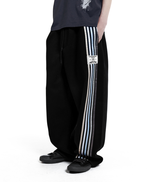 AAKAM（アーカム）の「Line Taped Track Pants (Black)（スウェットパンツ・レディース・その他・1/2）」の10枚目の写真