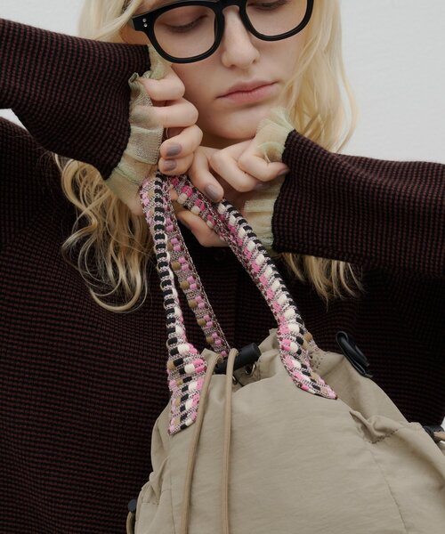 CIAOPANIC TYPY（チャオパニックティピー）の「:【ZOZO限定】ギャザーデザインナイロン巾着BAG（ショルダーバッグ・レディース・ブラック/サックスブルー/カーキ・ONE SIZE）」の4枚目の写真