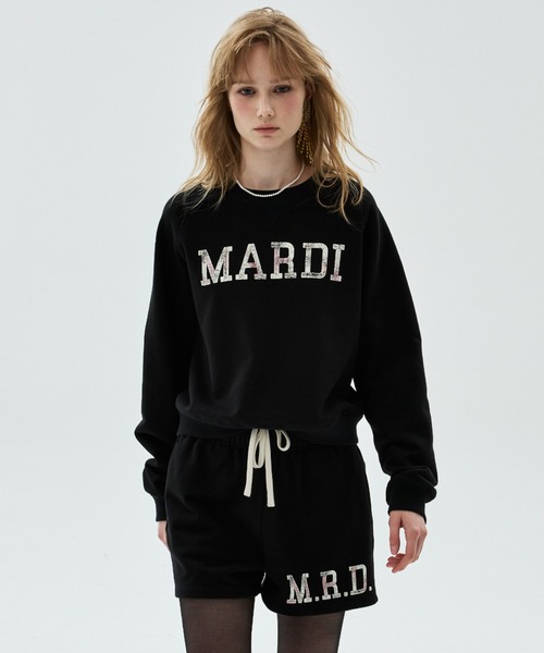 Mardi Mercredi（マルディメクルディ）の「CROPPED SWEATSHIRT RAGLAN MARDI SERIF LOGO / クロップド スウェットシャツ ラグラン マルディ セリフ ロゴ（スウェット・レディース・ブラック/ネイビー/ライトブラウン/グレー・FREE）」の2枚目の写真