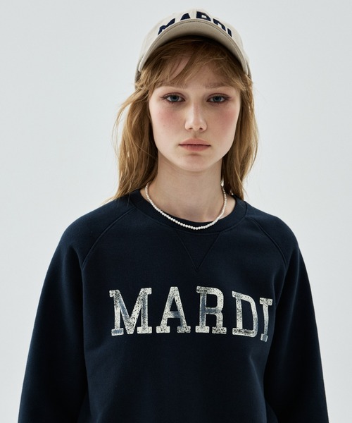 Mardi Mercredi（マルディメクルディ）の「CROPPED SWEATSHIRT RAGLAN MARDI SERIF LOGO / クロップド スウェットシャツ ラグラン マルディ セリフ ロゴ（スウェット・レディース・ブラック/ネイビー/ライトブラウン/グレー・FREE）」の12枚目の写真