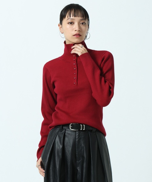 PAGEBOY(ページボーイ)の「バイカラーリブヘンリーハイネック【ハイネックと襟付きの2WAYネック仕様】(ニット/セーター・レディース・ブラック/ライトグレー/レッド・FREE)」の3枚目の写真