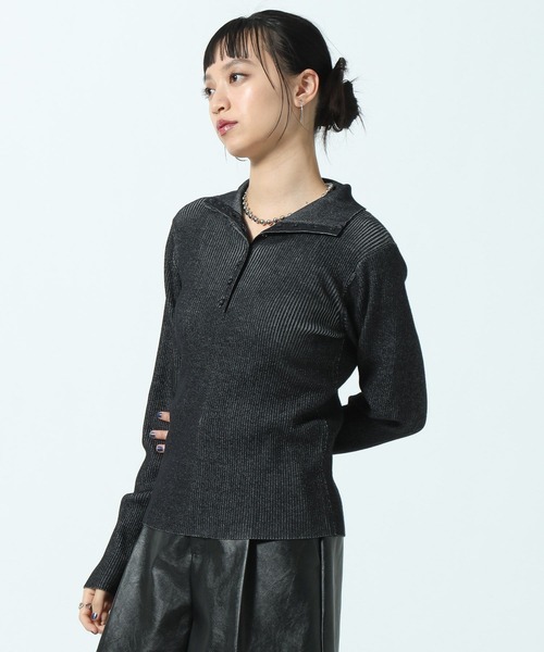 PAGEBOY(ページボーイ)の「バイカラーリブヘンリーハイネック【ハイネックと襟付きの2WAYネック仕様】(ニット/セーター・レディース・ブラック/ライトグレー/レッド・FREE)」の8枚目の写真