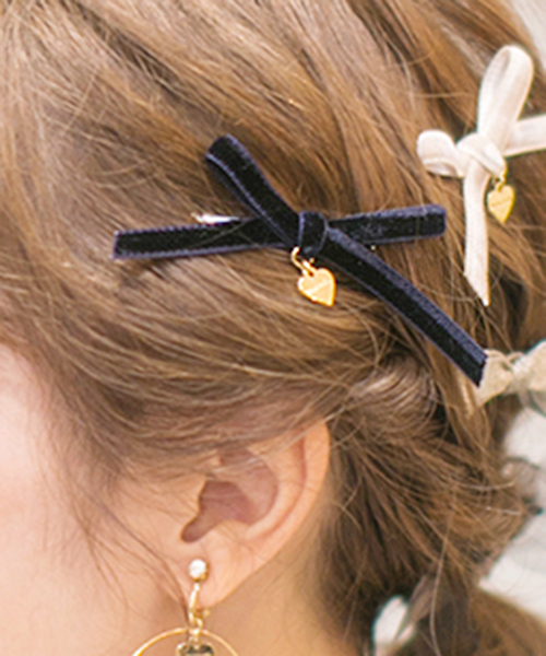 WARMTH（ワームス）の「warmth ベロアリボンクリップ（バレッタ/ヘアクリップ・レディース・ネイビー/ベージュ/ピンク・FREE）」の2枚目の写真