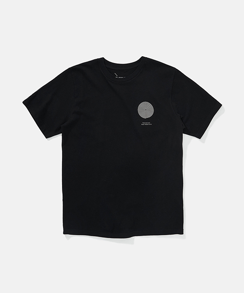 Saturdays NYC（サタデーズ ニューヨークシティ ）の「Coil T-Shirt（Tシャツ/カットソー・メンズ・ブラック/ホワイト・L/M/X-LARGE/X-SMALL/S）」の2枚目の写真