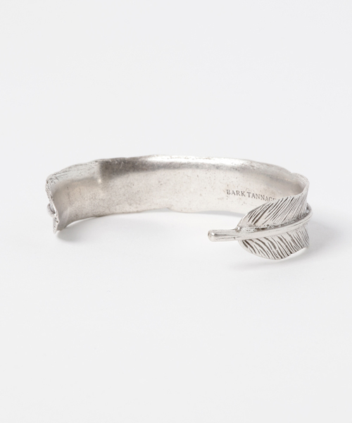 NANO universe(ナノユニバース)の「ジャパンメイドフェザーバングル(ブレスレット・メンズ・シルバー・FREE)」の2枚目の写真