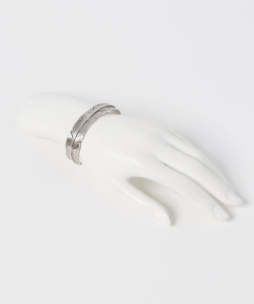 NANO universe(ナノユニバース)の「ジャパンメイドフェザーバングル(ブレスレット・メンズ・シルバー・FREE)」の4枚目の写真