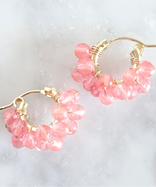TONE SELECT GOODS(トーンセレクトグッズ)の「【marinaJEWELRY】14kgf/Cherry Quartz wrapped hoop pierced earring(ピアス(両耳用)・レディース・ピンク・FREE)」の1枚目の写真