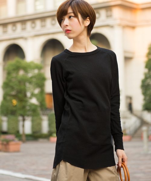 JEMORGAN（ジェーイーモーガン）の「JEMORGAN / サーマル ラグランスリーブ ラウンドカット ロング丈 クルーネック ロングTシャツ（Tシャツ/カットソー・レディース・ホワイト/ブラック/グレー/ナチュラル/カーキ/ネイビー/レッド・FREE）」の4枚目の写真