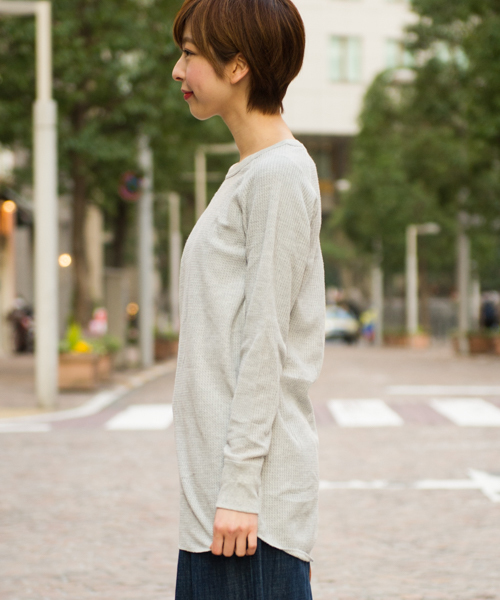 JEMORGAN（ジェーイーモーガン）の「JEMORGAN / サーマル ラグランスリーブ ラウンドカット ロング丈 クルーネック ロングTシャツ（Tシャツ/カットソー・レディース・ホワイト/ブラック/グレー/ナチュラル/カーキ/ネイビー/レッド・FREE）」の21枚目の写真