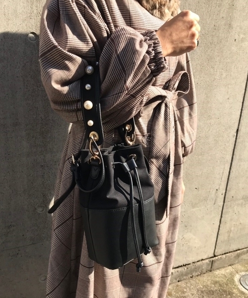 SOLPRESA(ソルプレーサ)の「パールハンドルミニバッグ(ショルダーバッグ・レディース・ブラック/ベージュ/レオパード・ONE SIZE)」の9枚目の写真