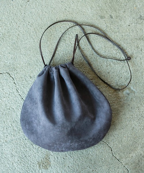 TODAYFUL（トゥデイフル）の「スエードサイクルバッグ（ハンドバッグ・レディース・キナリ/ブラウン/ネイビー・FREE）」の3枚目の写真