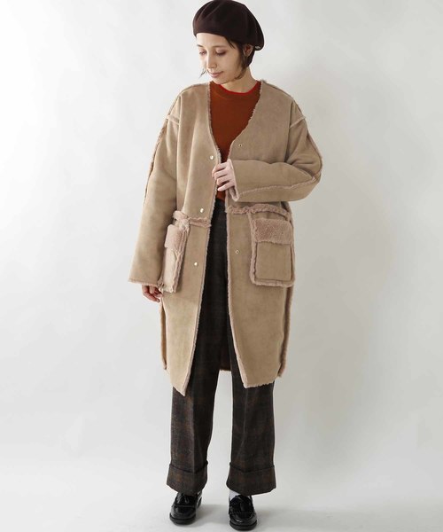 Kelen（ケレン）の「「KELEN / ケレン」Vネックエコムートンリバーシブルコート"Lucia"（ダウンジャケット/コート・レディース・キャメル/ライトベージュ/グレー・S/M）」の3枚目の写真